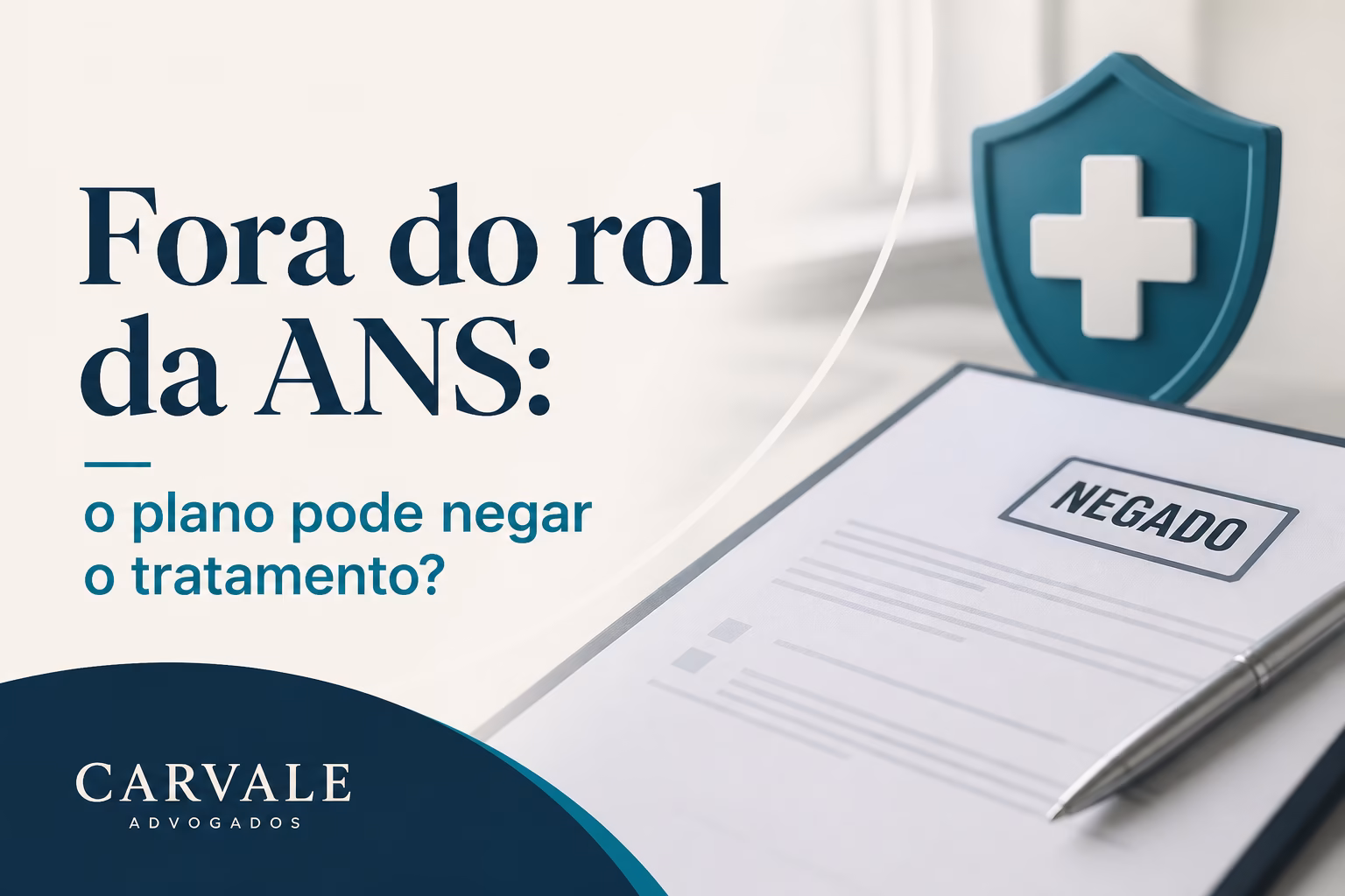 Documentos e stethoscópio sobre mesa, ilustrando análise de negativa de cobertura de plano de saúde por tratamento fora do rol da ANS